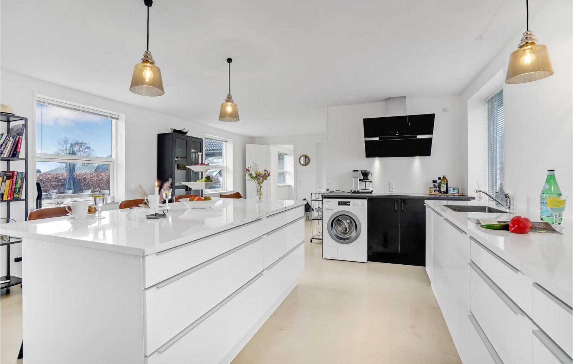 Gorgeous Home In Sunds With Kitchen Exteriér fotografie